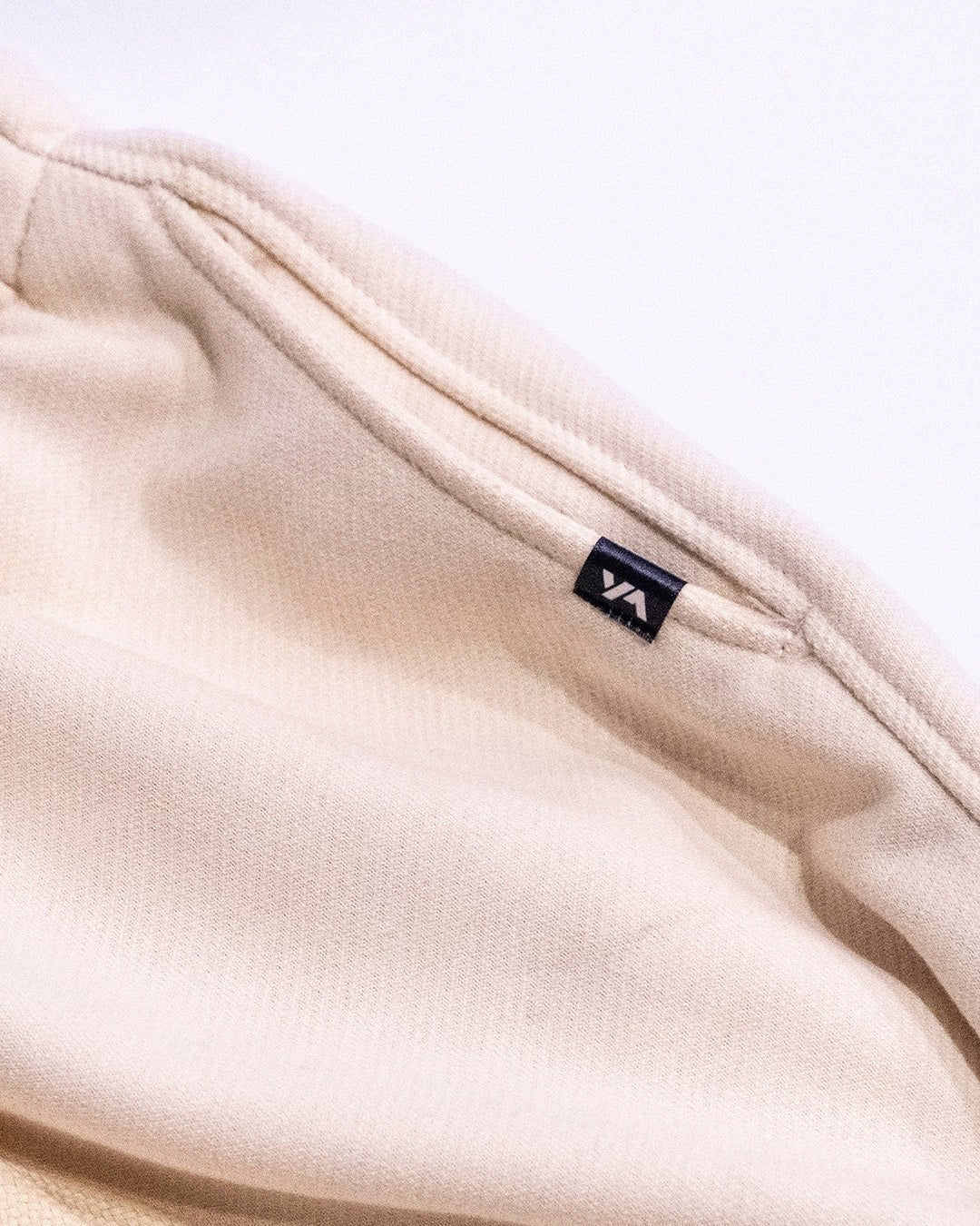 Jogger Crema | Remind Me