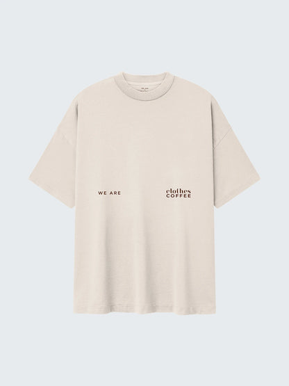 Camiseta oversized WE ARE x Clothes Coffee color blanco, vista frontal