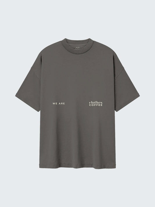 Camiseta oversized WE ARE x Clothes Coffee color gris, vista frontal
