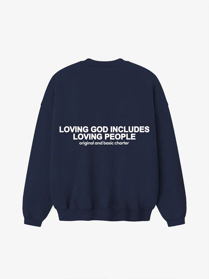 Crewneck oversized WE ARE color azul marino, vista posterior con estampado “Loving God Includes Loving People” en la espalda.