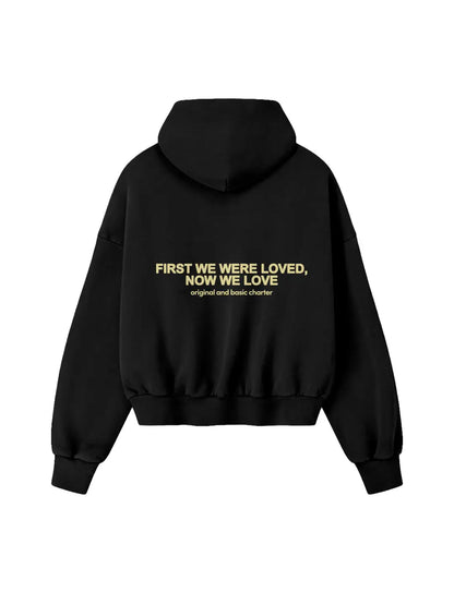 Hoodie oversized WE ARE negro vista posterior.